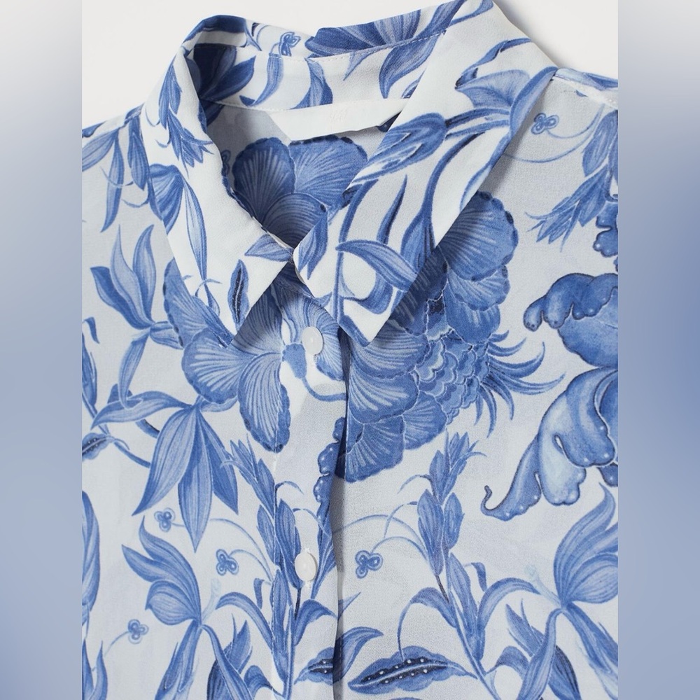 H&M Blue Floral Sleeveless Button-Down Blouse (Size 10 / EUR 42) - Picture 2 of 3